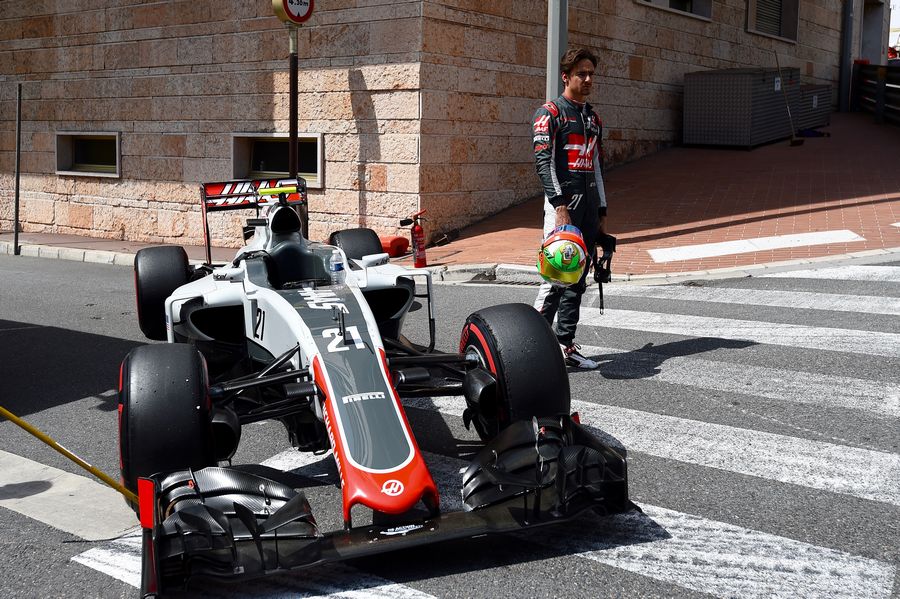 Esteban Gutierrez stopped on track in FP1 after suffering an electrical problem