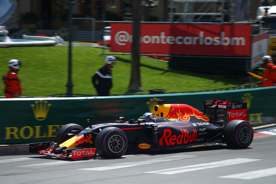 Daniel Ricciardo puts on a set of ultra soft tyres for a qualifying lap
