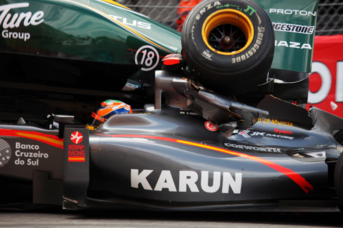 Jarno Trulli's Lotus and Karun Chandhok's HRT collide