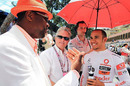 Chris Tucker chats to Lewis Hamilton and Michael Douglas