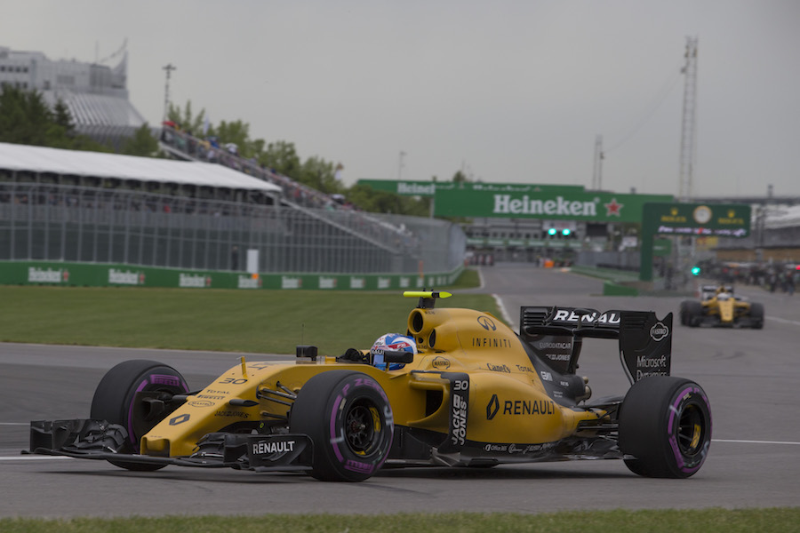 Jolyon Palmer on a ultrasoft tyre run in the Renault 