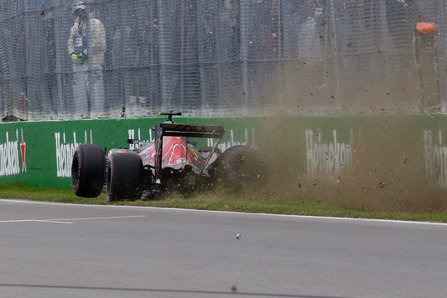 Carlos Sainz crashes out in Q2