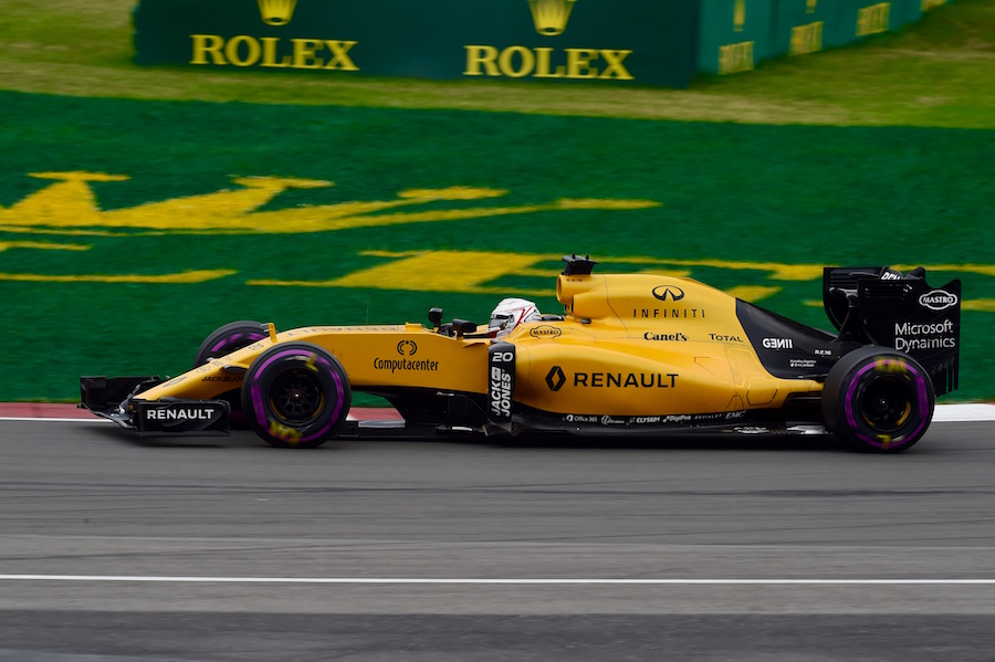 Kevin Magnussen on track in the Renault 