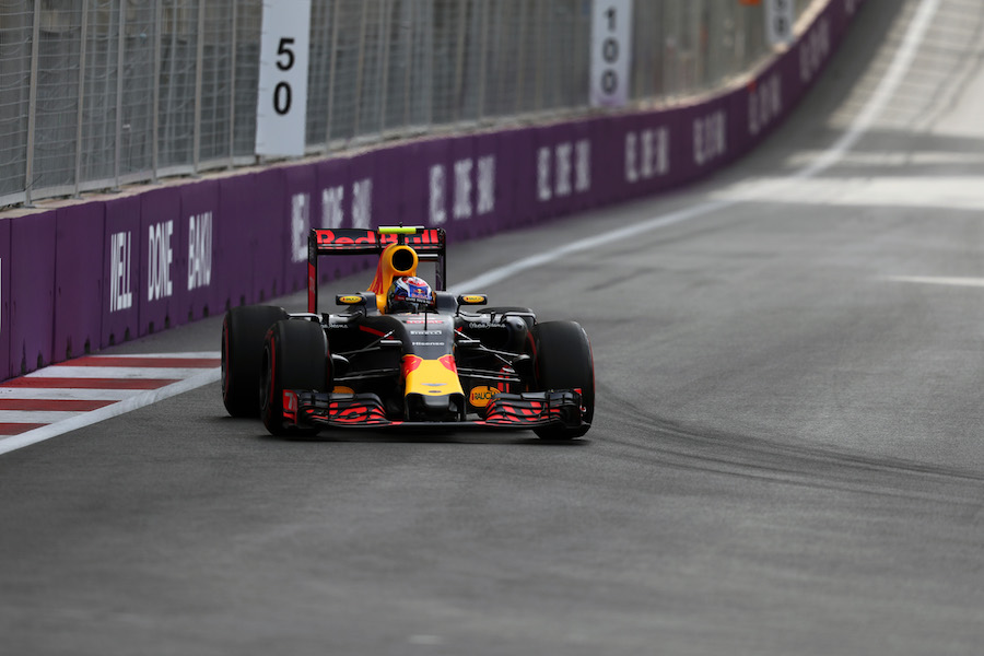 Max Verstappen works hard to keep its pace
