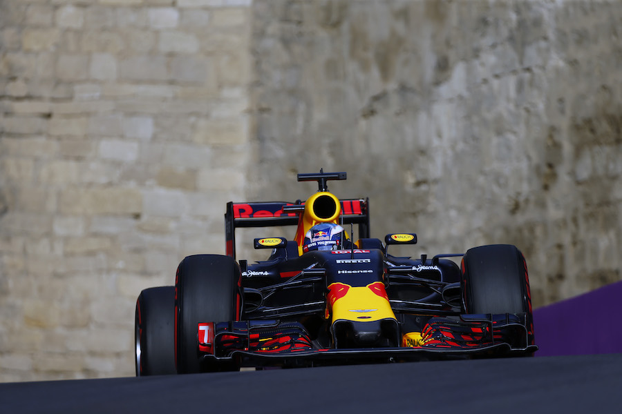 Daniel Ricciardo at speed in qualifying