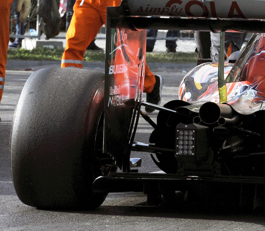 The broken rear suspension of Daniil Kvyat