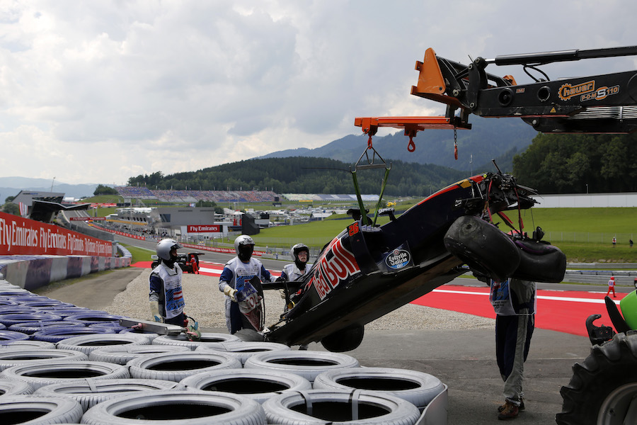 The crashed car of Daniil Kvyat is recovered in Q1