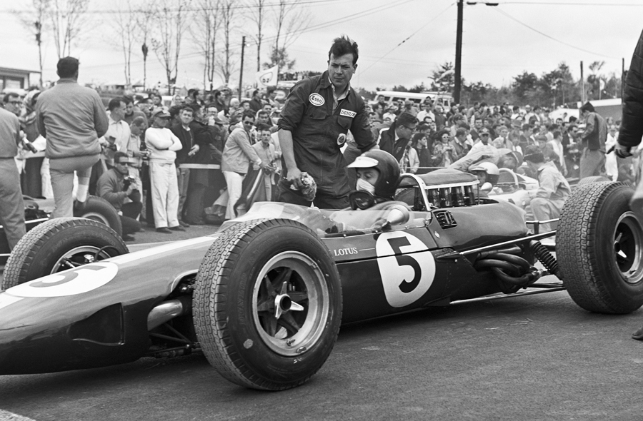 Jim Clark on the grid before the 1965 United States Grand Prix