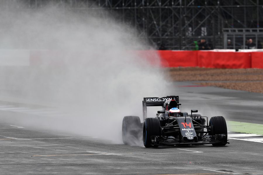 Fernando Alonso puts on a set of wet tyres for his run
