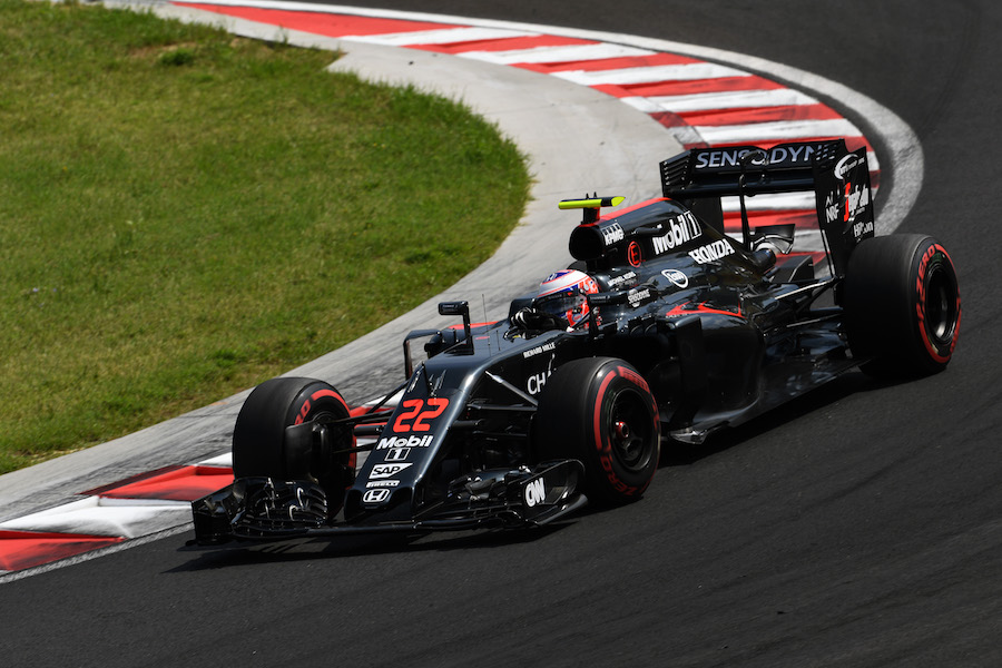 Jenson Button on track in Q3