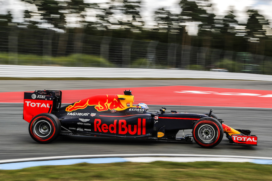 Daniel Ricciardo gets the power down in the Red Bull