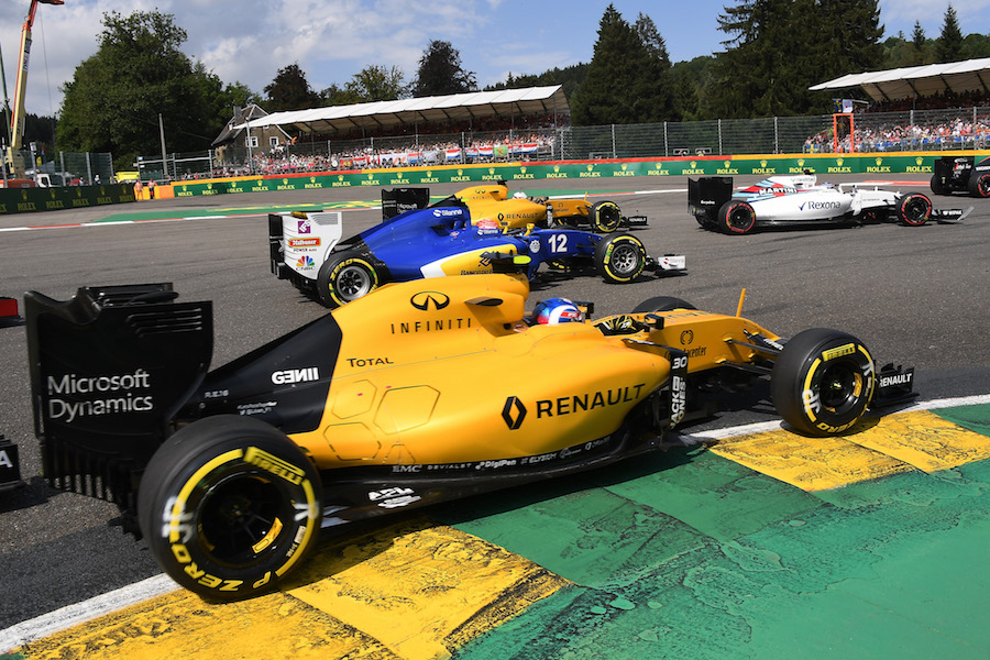 Jolyon Palmer at the start of the race