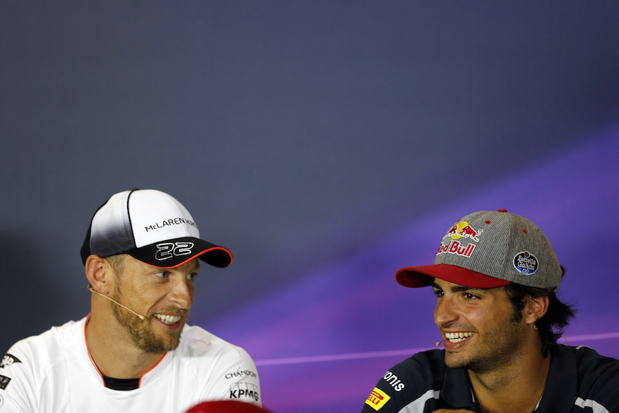 Jenson Button and Carlos Sainz chat in the Thursday press conference