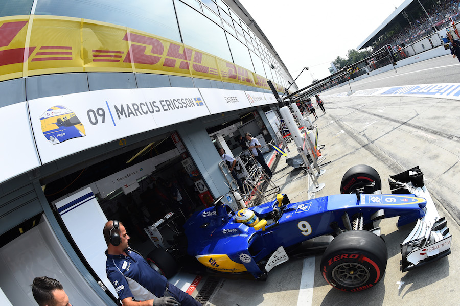 Marcus Ericsson leaves the pit