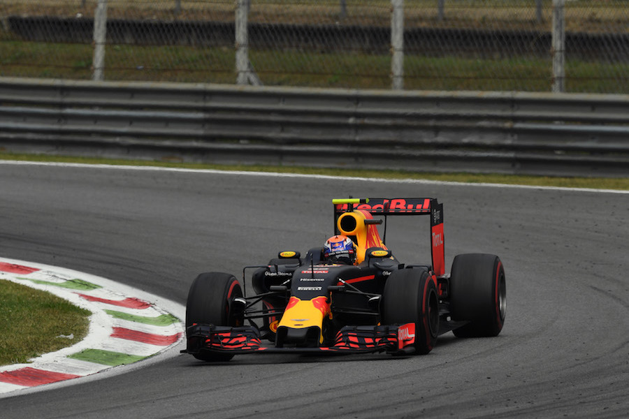 Max Verstappen pushes hard on the supersoft tyres