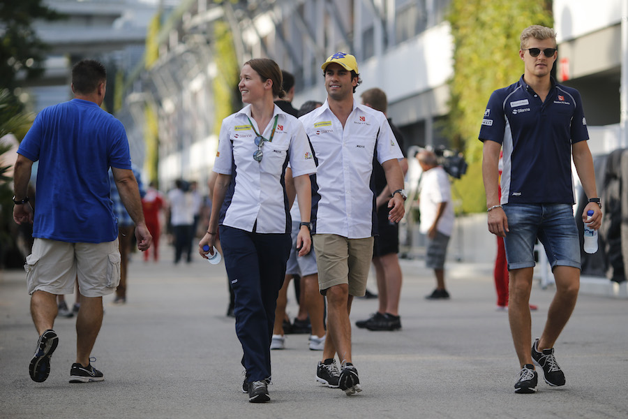Marcus Ericsson and Felipe Nasr walk through the paddock