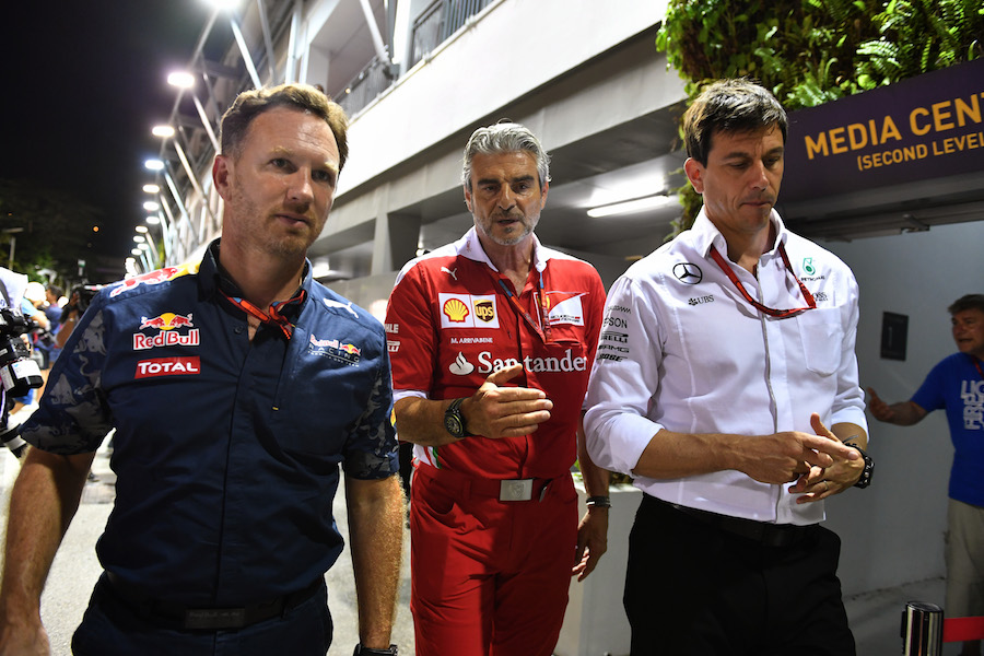 Christian Horner, Maurizio Arrivabene and Toto Wolff talk at the paddock