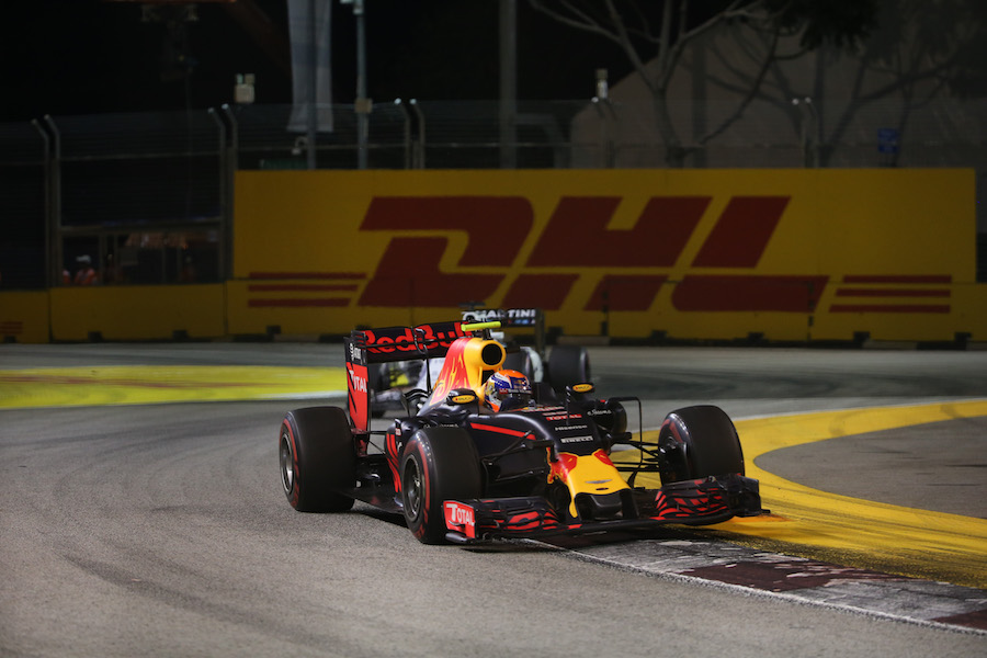Max Verstappen works hard to keep his pace