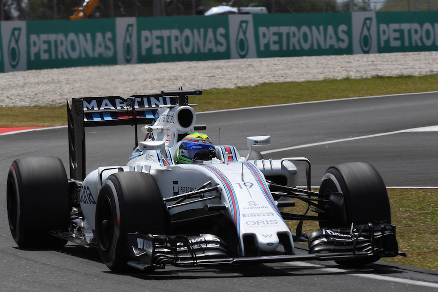 Felipe Massa turns into the apex