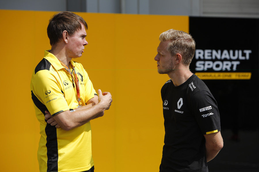 Kevin Magnussen talks with his race engineer