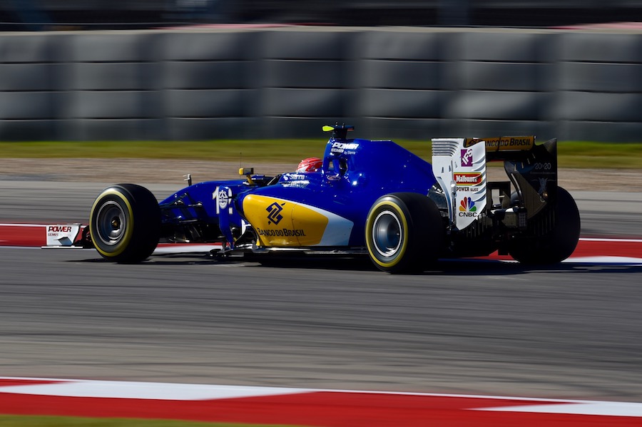 Felipe Nasr puts on soft tyres