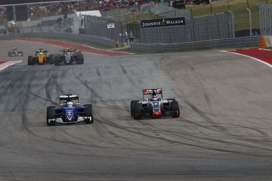 Romain Grosjean battles with Marcus Ericsson