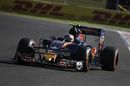 Carlos Sainz works hard to find its pace from the car