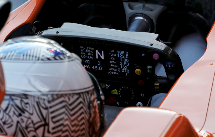 McLaren MCL32 steering wheel