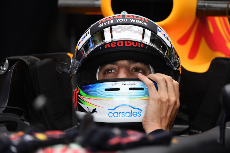 Daniel Ricciardo prepares for his run