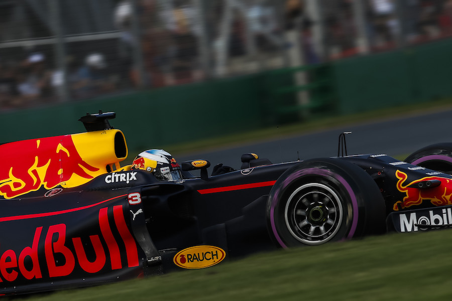 Daniel Ricciardo gets the power down
