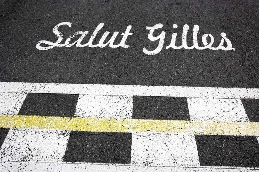 A message on the start-finish line pays homage to Gilles Villeneuve