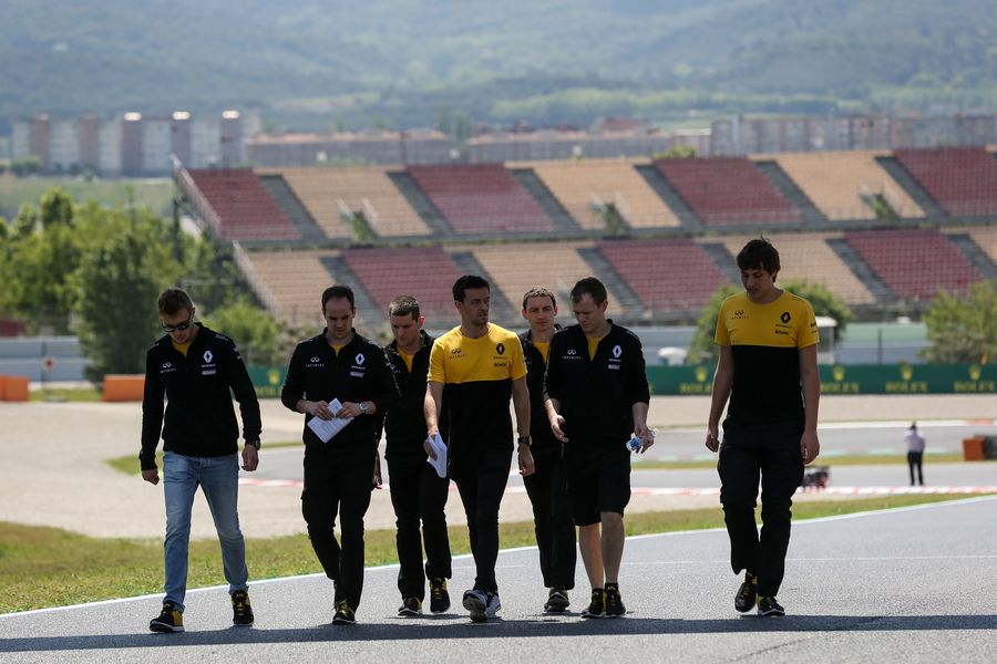 Jolyon Palmer walks the track with the team