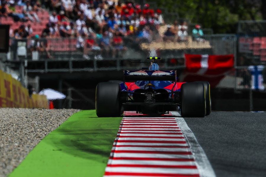 Carlos Sainz jr on track in the Toro Rosso