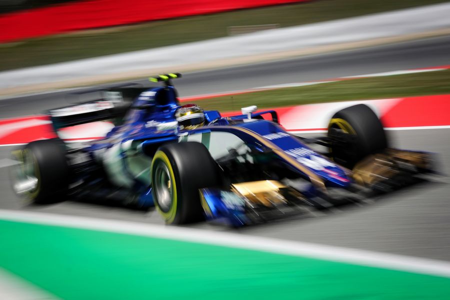 Pascal Wehrlein returns to the pitbox