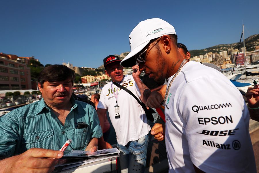 Lewis Hamilton signs autograph for the fans