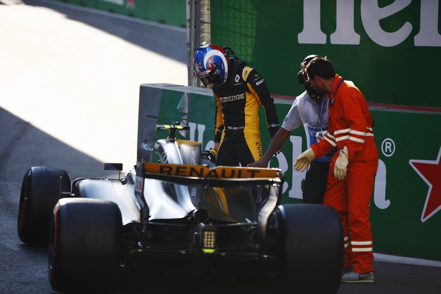 Jolyon Palmer crashed in FP2