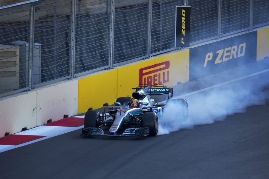 Lewis Hamilton locks up tire
