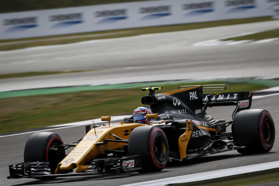 Jolyon Palmer on track in the Renault