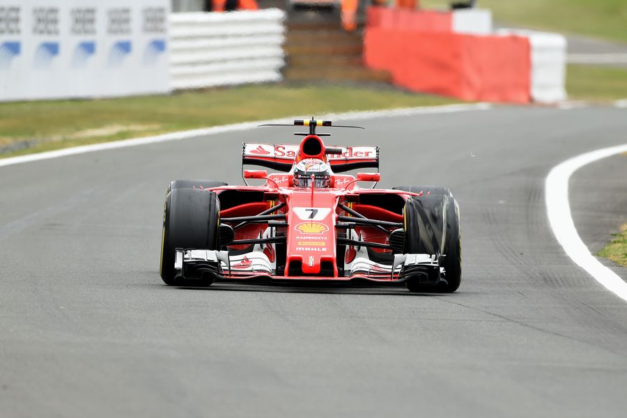 Kimi Raikkonen with front delaminating tyre