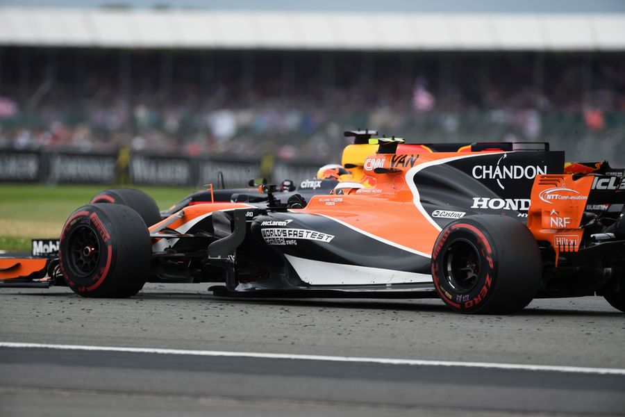 Stoffel Vandoorne and Daniel Ricciardo battle
