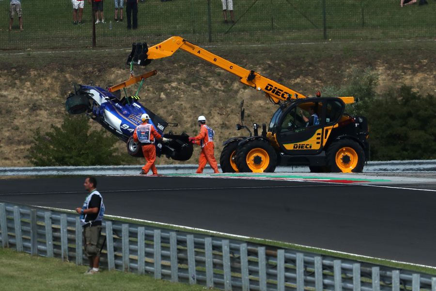 The crashed car of Pascal Wehrlein is recovered in FP2