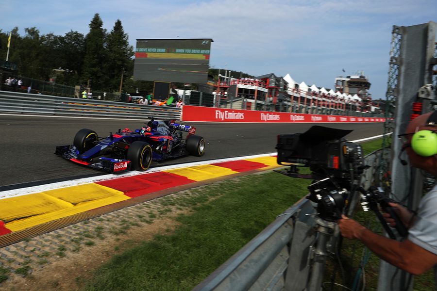 Carlos Sainz jr on track in the Toro Rosso