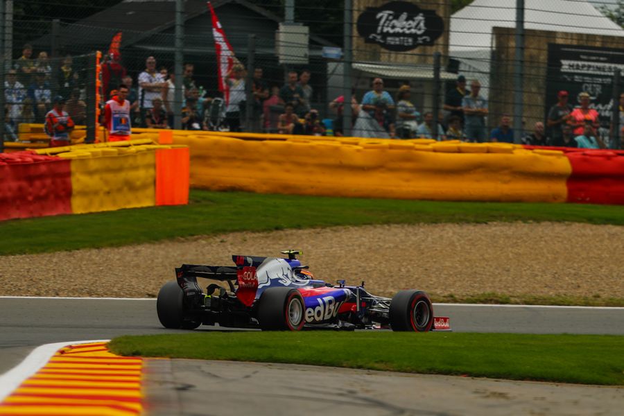 Carlos Sainz jr on track in the Toro Rosso
