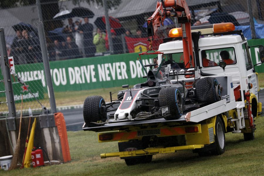 The crashed car of Romain Grosjean is recovered in Q1