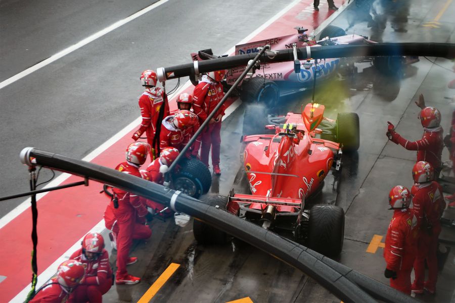 Kimi Raikkonen pit stop and almost collides with Sergio Perez