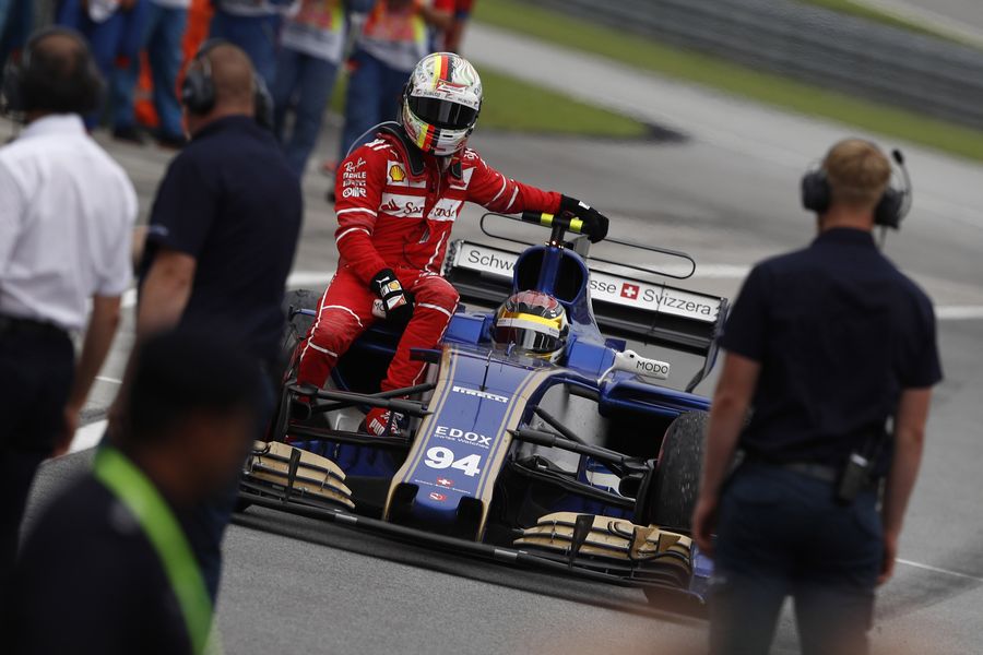Pascal Wehrlein gives Sebastian Vettel a lift