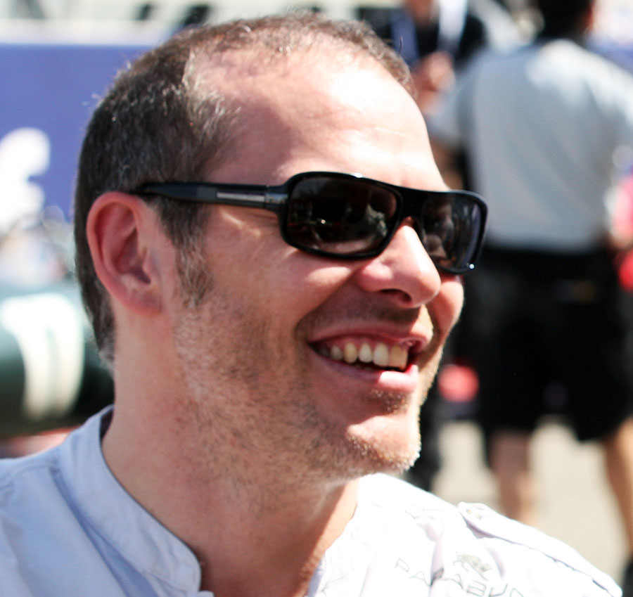 Jacques Villeneuve on the pit straight before the race