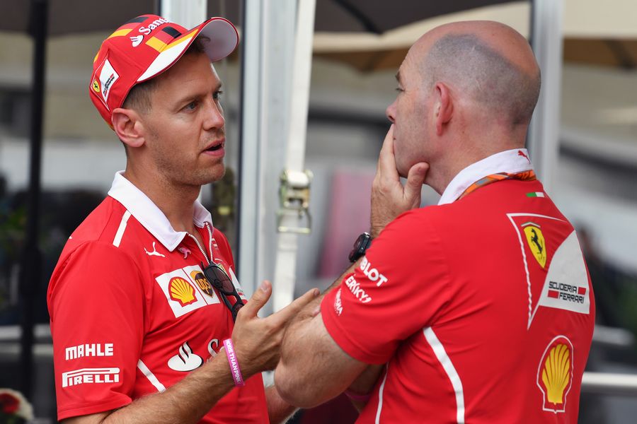 Sebastian Vettel talks with Jock Clear