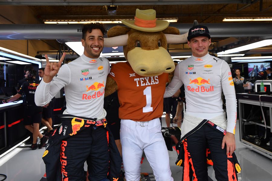 Daniel Ricciardoand Max Verstappen with Longhorns mascot in the Red Bull Racing garage