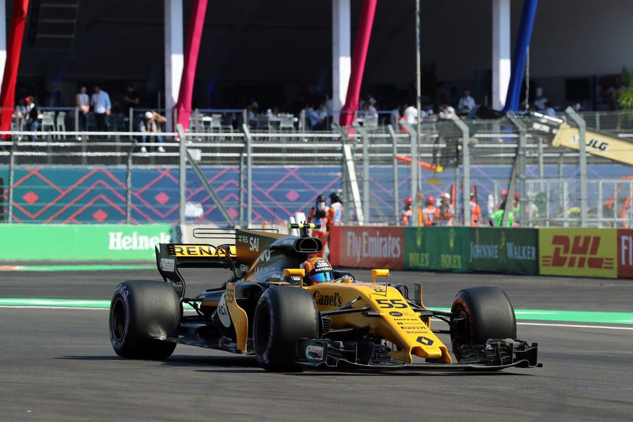 Carlos Sainz jr on track in the Renault